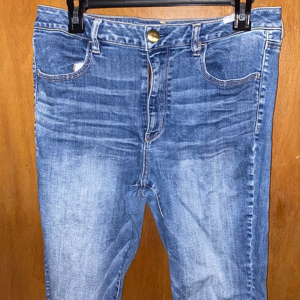 American Eagle hi-rise medium wash jegging no rips